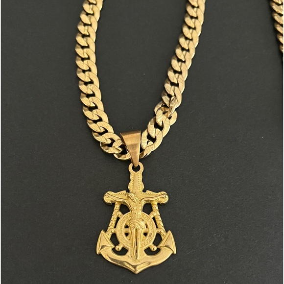 Men’s Gold Chain and Pendant. It’s 18k Gold on both Chain and Pendant. - Picture 5 of 10